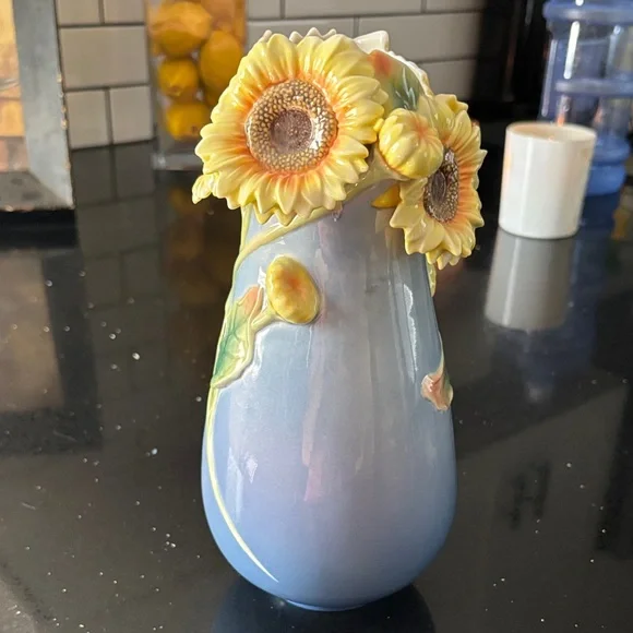 Stunning Sunflower Ceramic Vase - Picture 2 of 6